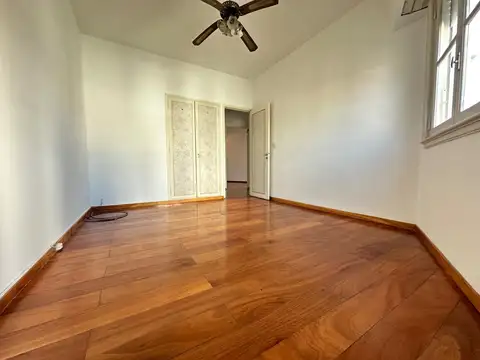 3 ambientes c/servicio dependencia a 100 Mts. De Av. Mitre.