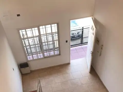 DEPARTAMENTO TIPO DUPLEX 4 AMBIENTES CON AMPLIO PATIO