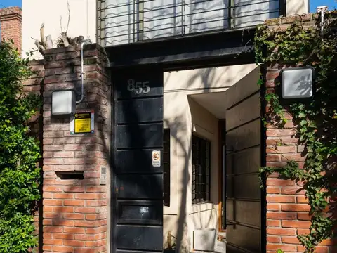 Aristóbulo del Valle 800