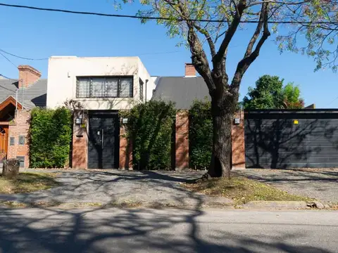 VENTA CASA 5 AMB QUILMES CON PILETA DOBLE LOTE