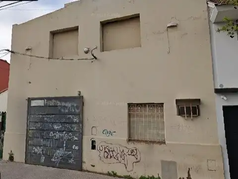 Galpón en venta de 422 cubiertos en Quilmes Centro, Ideal para emprendimiento inmobiliario