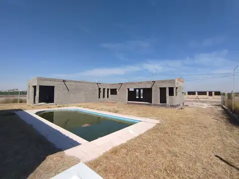 CASA EN B° PRIVADO DE MAIPÚ CON PILETA OPORTUNIDAD