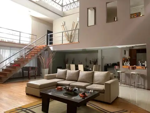 Casa 8 ambientes con 3 baños