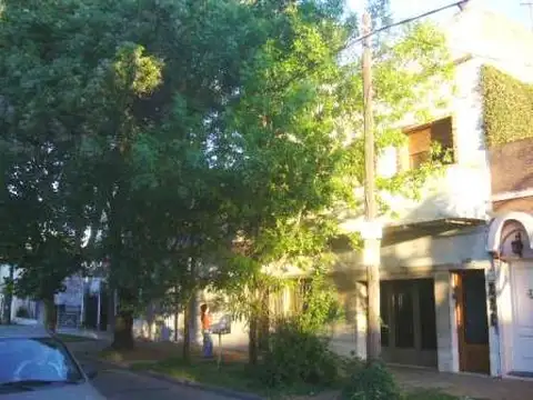 PH TIPO CASA 3 DORMITORIOS LIVING COMEDOR , COCINA COMEDOR DIARIO, PATIO Y GRAN TERRAZA. 