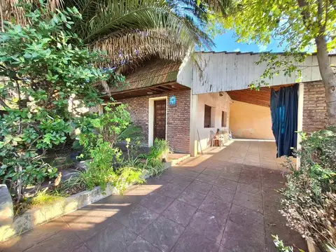 Casa en esquina sobre doble terreno