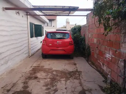 VENTA CASA 4 AMB + UN DPTO 3 AMB MAR DEL PLATA