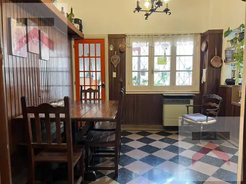 Casa en Venta de 7amb, 4 Dorm. con Parque, Pileta y parrilla sobre lote de 536mt2.