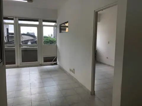 Luminosa Oficina en Alquiler | Frente a la Plaza Central | 47 m²