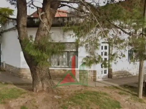 Casa en venta c/ cochera en Loma Hermosa