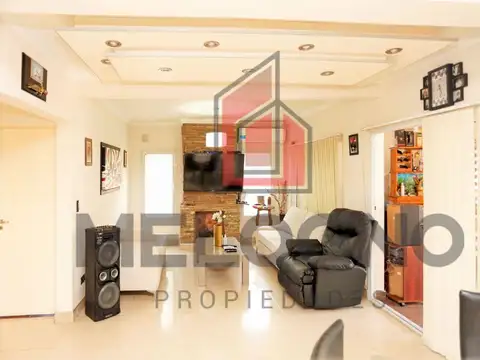 Casa en Alquiler con 3 cocheras