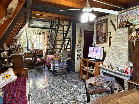 Casa 4 ambientes con 2 baños