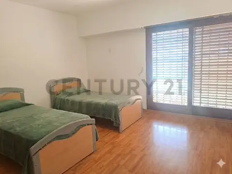 Casa en Venta con 5 cocheras