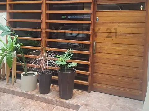 Casa en Venta con 5 cocheras