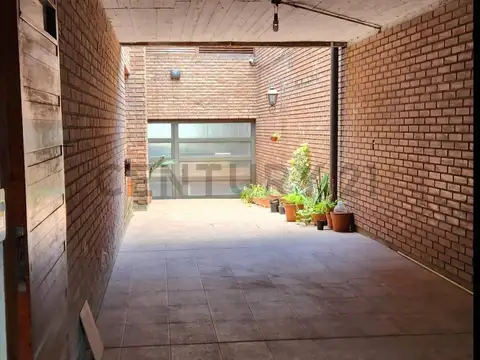 3 entre 38 y 39 , Piso 0