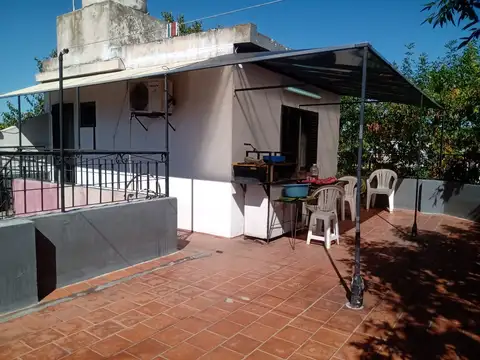 PH.  En PA. 3 amb c terraza+ dpto de un amb.con baño. Esquina Caseros.