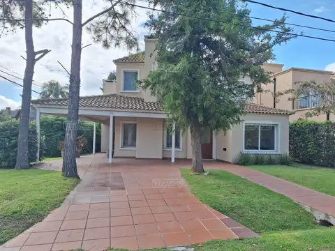 Casa Chalet  en Venta en Banco Provincia, Francisco Álvarez, Moreno