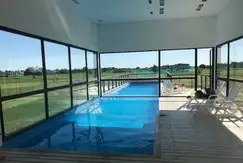 Áreas comunes piscina, gimnasio, club-house, juegos en el Barrio cerrado, Haras Santa María