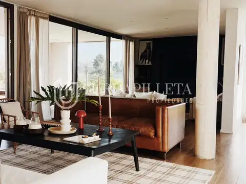 Casa en Venta con 3 cocheras