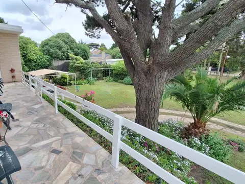Casa en Alquiler con 4 cocheras