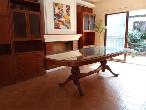 Casa 5 ambientes con 2 baños