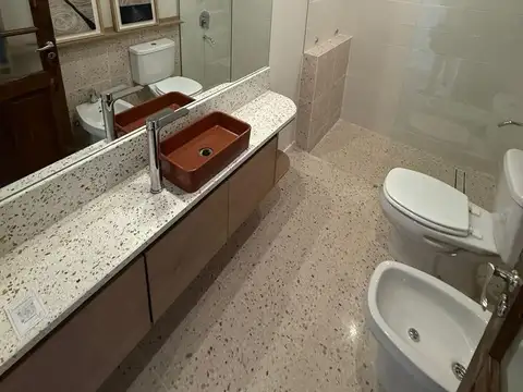Casa 5 ambientes con 3 baños