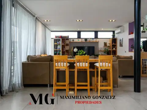 Casa en Venta con 2 cocheras