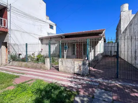 Venta Casa 3 ambientes con Parque y Garage Permuta