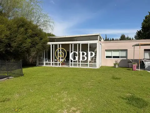 Casa 4 ambientes con 2 baños