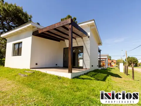 Casa a Metros del Mar -C1030