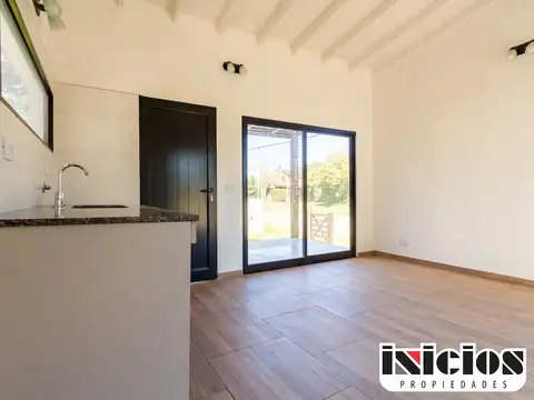 Casa 2 ambientes con 1 baño