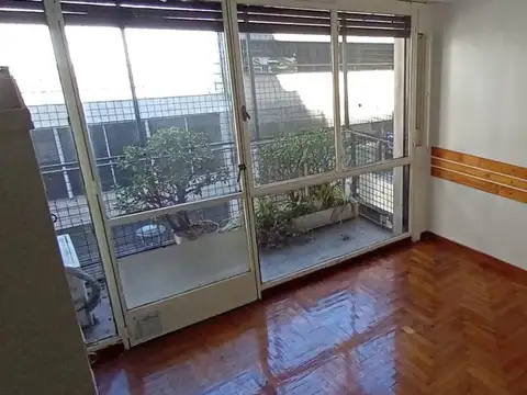 Centro:  APTO PROFESIONAL Monoambiente al frente con balcon