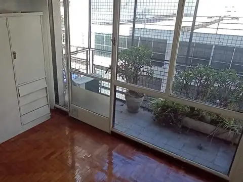 Suipacha 858 , Piso 2