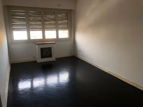 Chacabuco 24. Dto. 4 amb. 2 baños al frente. Avellaneda