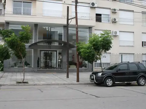 Bien ubicado, lindo con pileta y solario