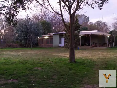 Casa en venta - 2 Dormitorios 1 Baño - Cocheras - 1.900Mts2 - Cañuelas