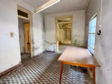Casa 6 ambientes con 2 baños