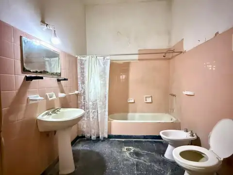 CASA CENTRICA BARADERO - OPORTUNIDAD GRAN LOTE