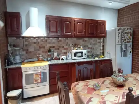 Av. 17 de Octubre 100