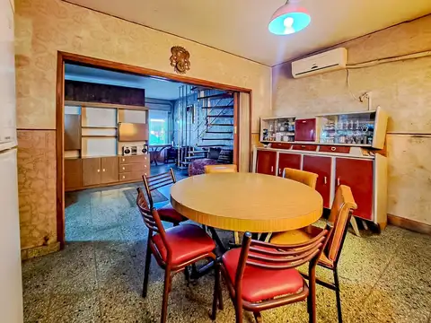 VENTA - Casa de 4 dormitorios con patio y cochera - Las Delicias, Rosario.
