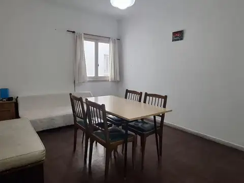 Hipólito Yrigoyen 1200