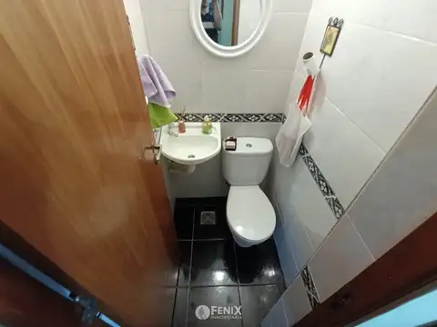 CASA EN VENTA DE 4 DORMITORIOS CON LOCAL COMERCIAL - AV. BOUCHARDO Y LÓPEZ TORRES (CF1410)