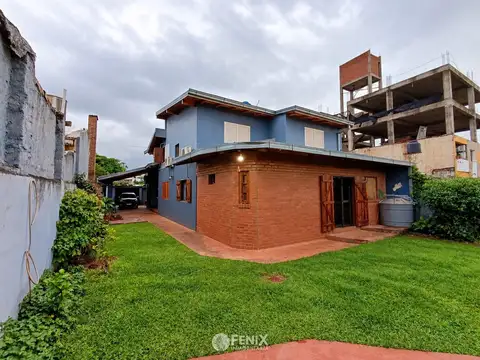 CASA EN VENTA DE 4 DORMITORIOS CON LOCAL COMERCIAL - AV. BOUCHARDO Y LÓPEZ TORRES (CF1410)