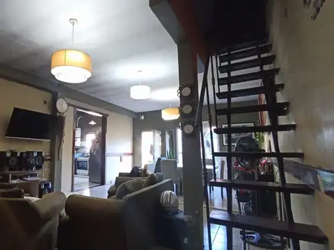 Casa 6 ambientes con 3 baños