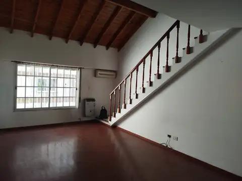 Depto Tipo Casa en Alquiler en Munro-Este, $ 900.000