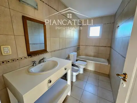 VENTA DE CASA CON 4 HABITACIONESEN COUNTRY BANCO PROVINCIA