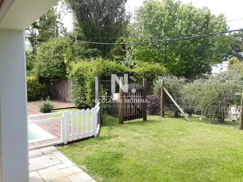 Casa 4 ambientes con 2 baños