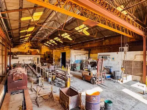 VENTA GALPON INDUSTRIAL LANUS TERRENO 8500m2 Y FABRICA 2600m2, en BLOQUE o SEPARADO