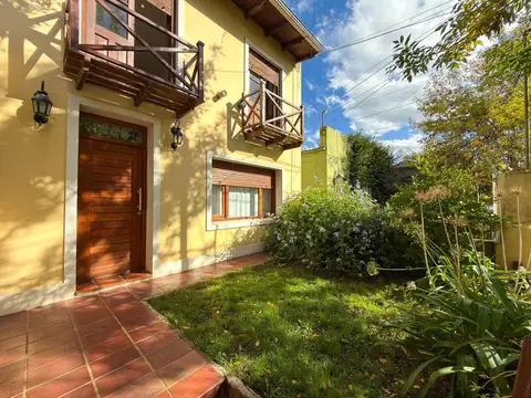 VENTA CASA EN PH 3 DORMITORIOS, QUINCHO Y JARDÍN