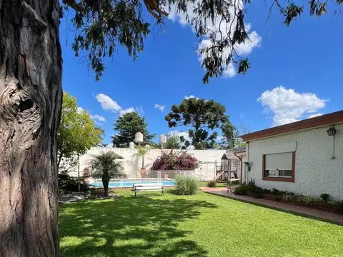 Casa en Venta con 4 cocheras
