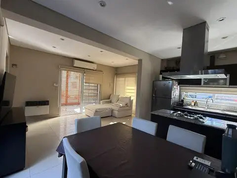 Casa 6 ambientes con 3 baños